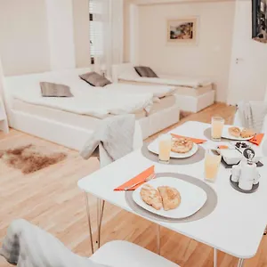 https://shkodra-apartment-with-amazing-view-in-the-city-center.albaniahotels.org